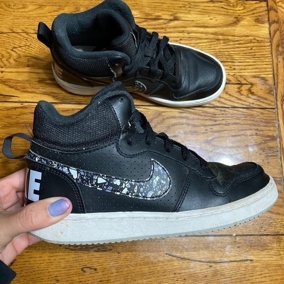 𝅺NIKE COURT BOROUGH MID PRNT GS 845102 002 … - Picture 1 of 8